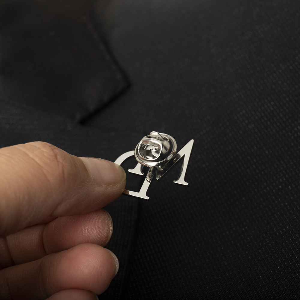Tangula Custom Initials Brooch - Tuxedo Lapel Pin recension och pris